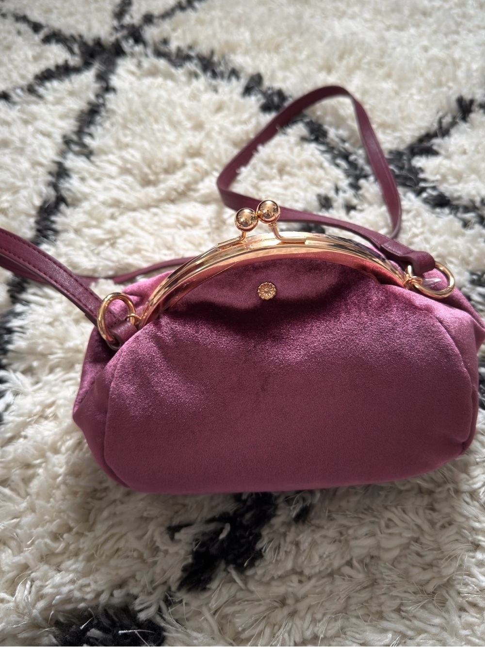 LC Lauren Conrad Plum Velvet Kiss-Lock Crossbody‎ Bag NWOT
